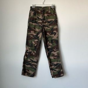 BRANDY MELVILLE | CAMO CARJO PANTS